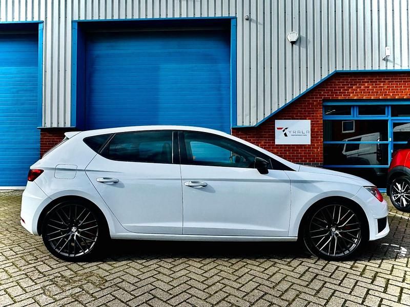 Used Seat Leon CUPRA 2016 White Hatchback