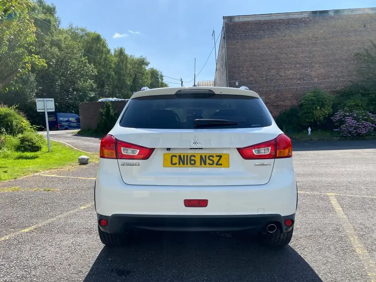 Used Mitsubishi ASX 114 HP (83 kW) 2016 White SUV