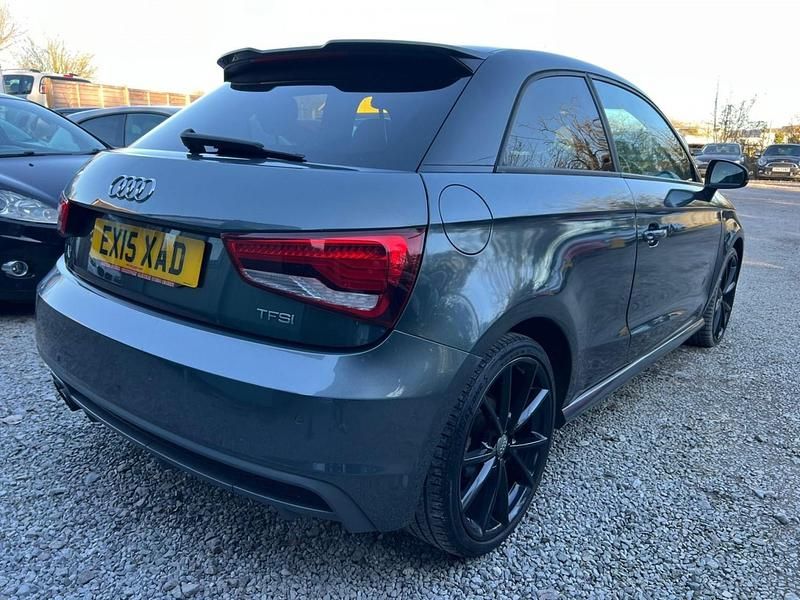 Usado Audi A1 S-Line 125 HP (91 kW) 2015 Cinzento Citadino
