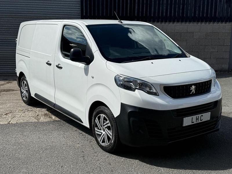 White Used 2017 Peugeot Expert S Van | £5,990 (Fair price) - Image 1/4