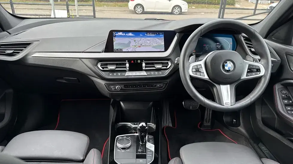 Begagnad BMW 128 Shadowline 265 HK (194 kW) 2024 Vit Halvkombi