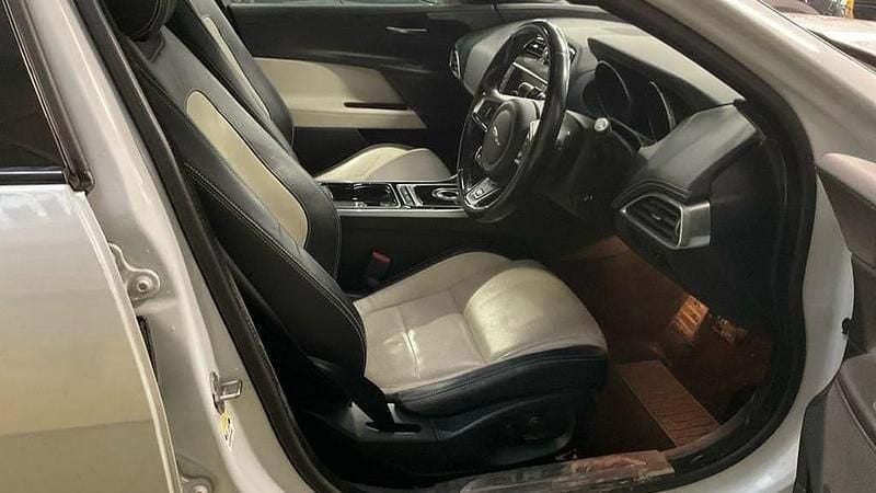 Used Jaguar XE R-Sport 240 HP (176 kW) 2015 White Sedan