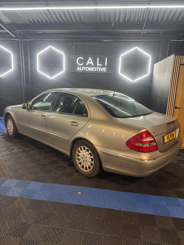 Used Mercedes E220 Elegance 2005 Silver Sedan