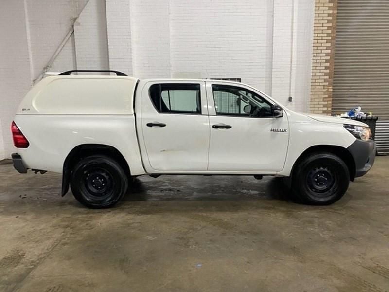 Used Toyota HiLux Active 148 HP (108 kW) 2020 White Pickup