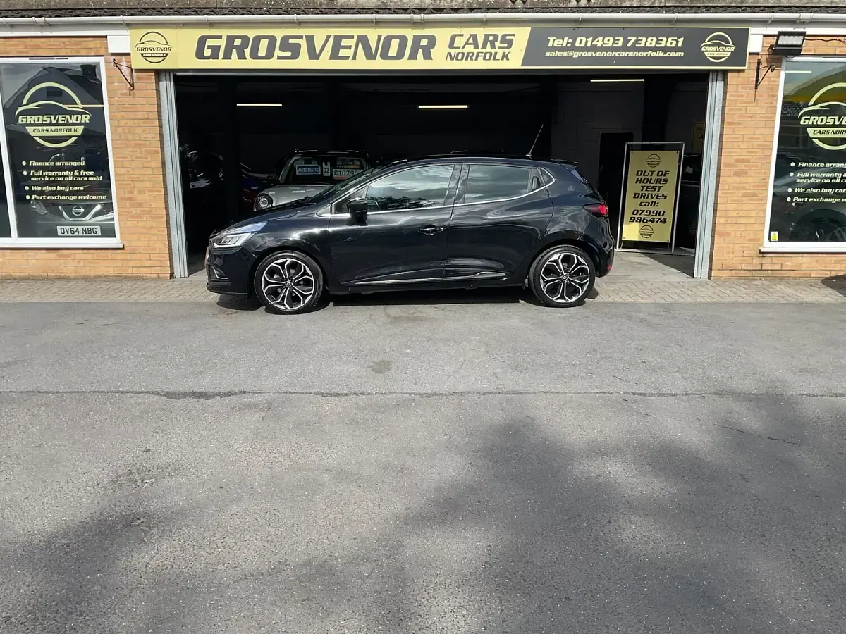 Used Renault Clio Signature 90 HP (66 kW) 2017 Black Hatchback