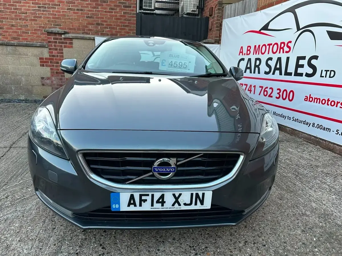 Used Volvo V40 SE 115 HP (84 kW) 2014 Grey Hatchback