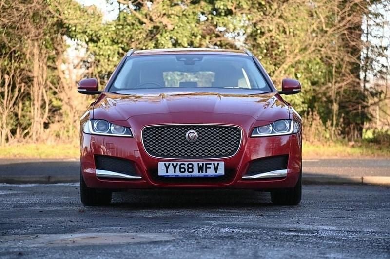 Used Jaguar XF Sportbrake Portfolio 163 HP (119 kW) 2018 Red Estate
