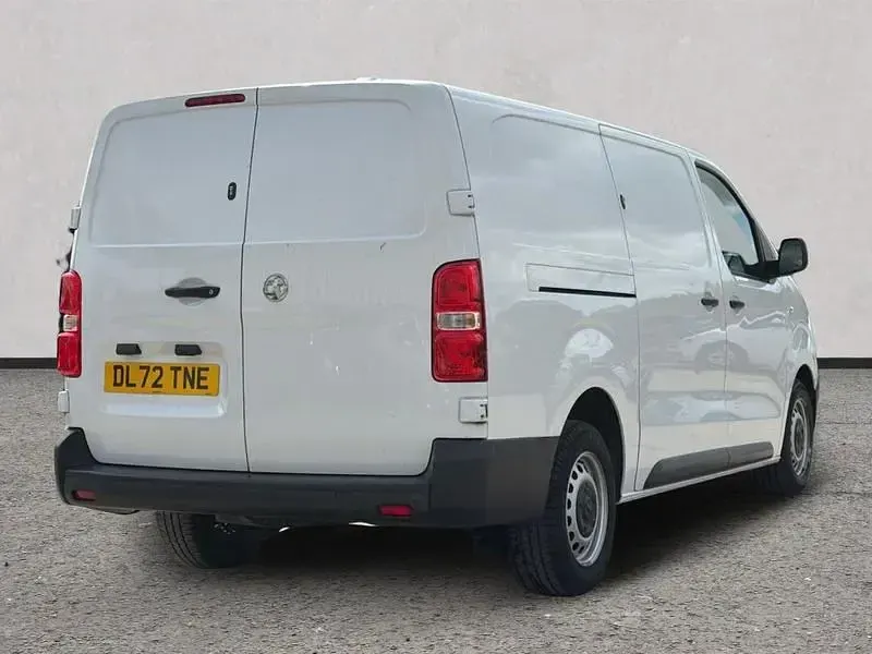 Usado Vauxhall Vivaro 100 HP (73 kW) 2023 Branco Monovolume