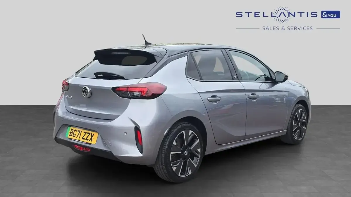 Usado Vauxhall Corsa-e SRi 98 kW (134 HP) 2021 Cinzento Citadino