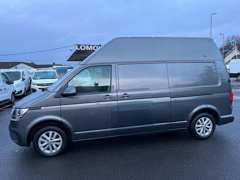 Begagnad VW Transporter Highline 2021 Grå Van