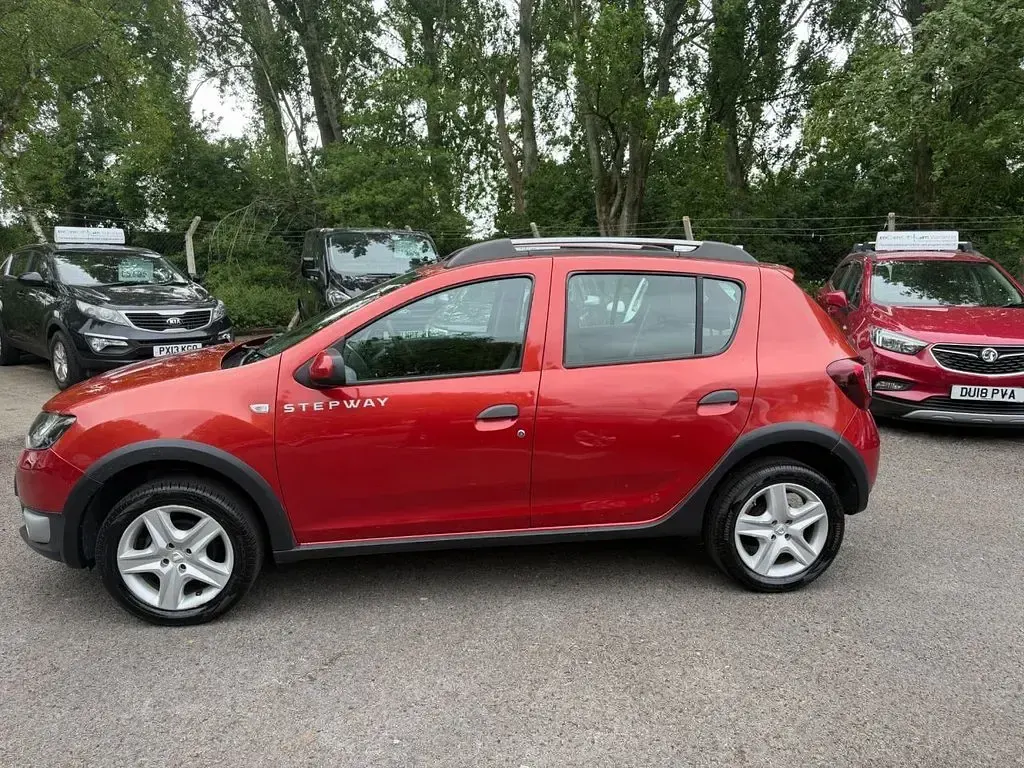 Used Dacia Sandero Ambiance 90 HP (66 kW) 2015 Red Hatchback