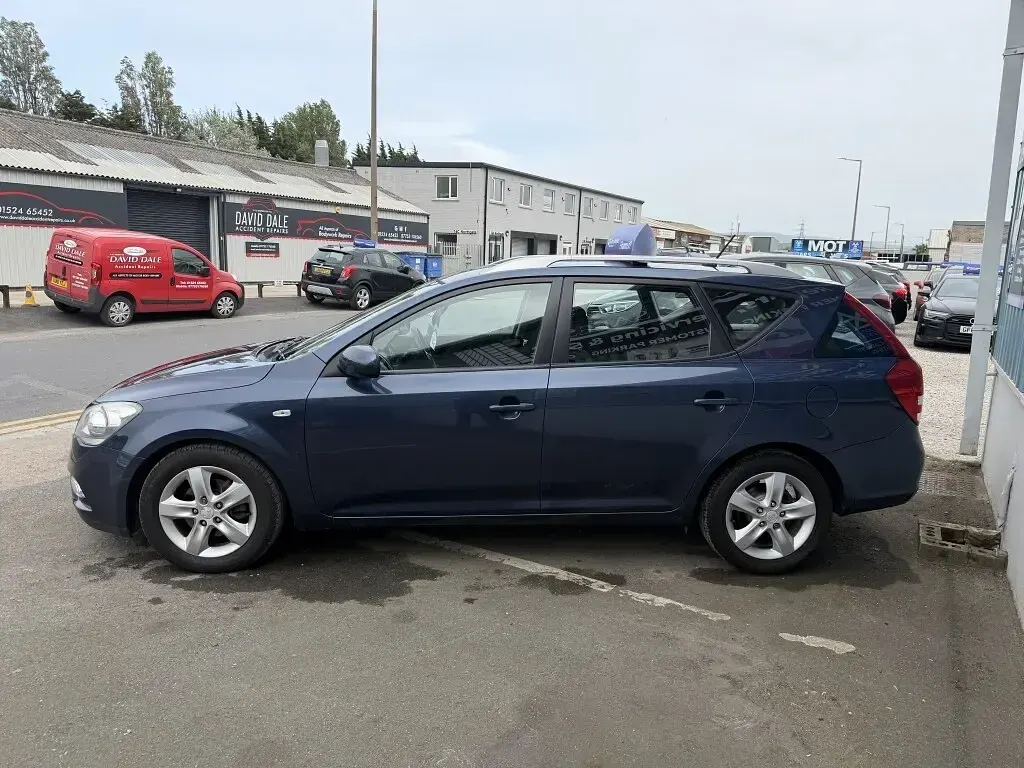 Used Kia Ceed Sportswagon 89 HP (65 kW) 2012 Blue Estate