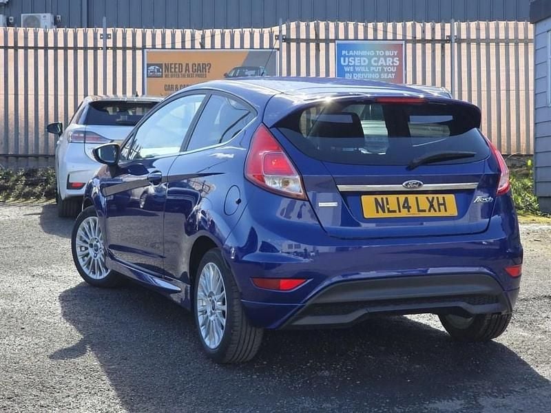 Used Ford Fiesta Titanium 100 HP (73 kW) 2014 Blue Hatchback