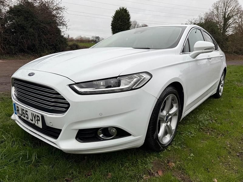 Begagnad Ford Mondeo Titanium 180 HK (132 kW) 2016 Vit Halvkombi