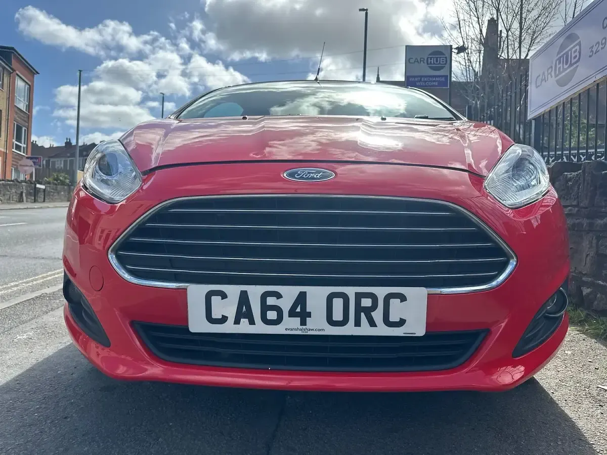 Used Ford Fiesta Zetec 82 HP (60 kW) 2015 Red Hatchback