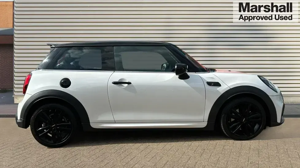 Used Mini Cooper Sport 204 HP (150 kW) 2024 White Hatchback