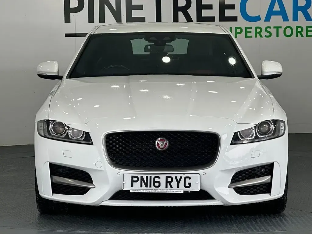 Used Jaguar XF R-Sport 180 HP (132 kW) 2016 White Sedan