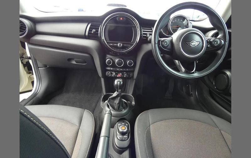 Used Mini ONE Hatch 101 HP (74 kW) 2018 White Hatchback