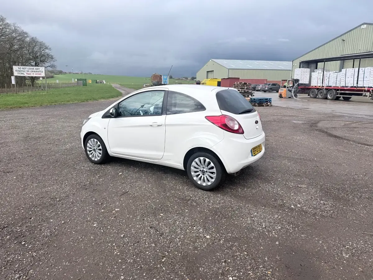 Used Ford Ka Zetec 69 HP (50 kW) 2013 White Hatchback