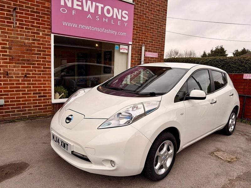 Used Nissan Leaf Acenta 80 kW (109 HP) 2014 White Hatchback