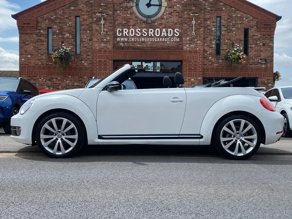 Used VW Beetle Sportline 140 HP (102 kW) 2015 Pure white Hatchback
