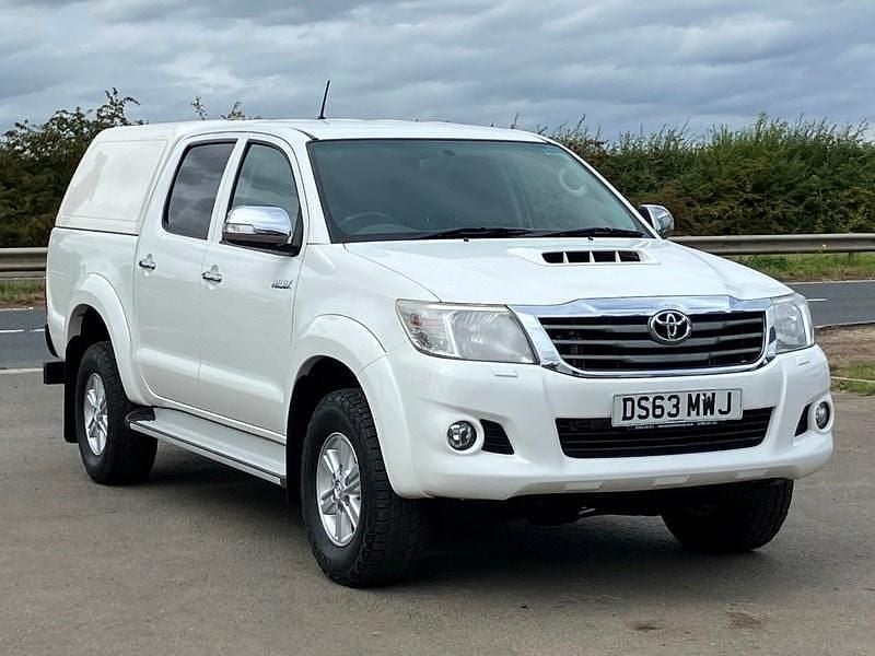 White Used 2014 Toyota HiLux Pickup | £9,450 (Fair price) - Image 1/4