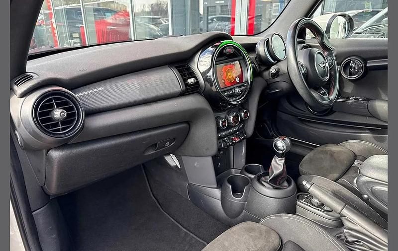 Used Mini Cooper Cabriolet Sport 134 HP (98 kW) 2019 White Cabriolet