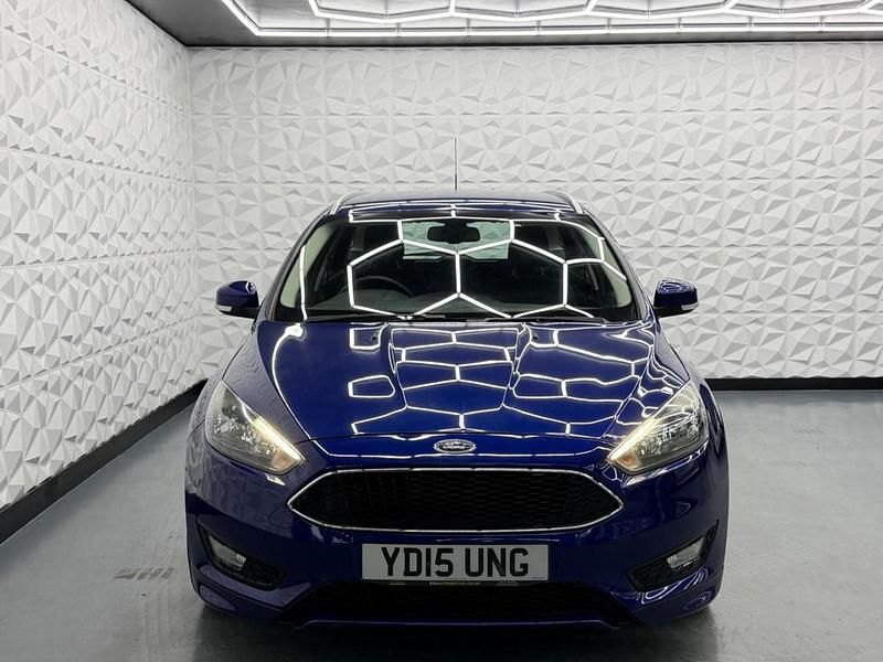 Used Ford Focus Zetec 115 HP (84 kW) 2015 Blue Estate