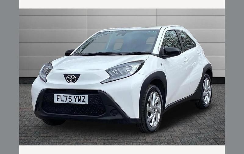 Used Toyota Aygo X PURE 72 HP (52 kW) 2025 White SUV