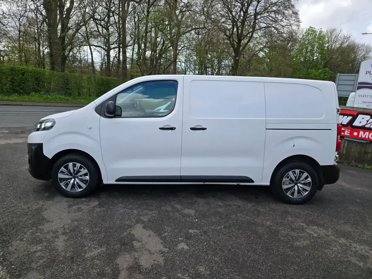 Usado Citroën Dispatch 2023 Blanco Monovolumen