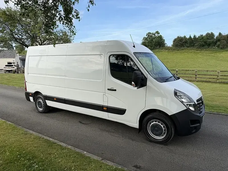 Used Vauxhall Movano Edition 135 HP (99 kW) 2021 White
