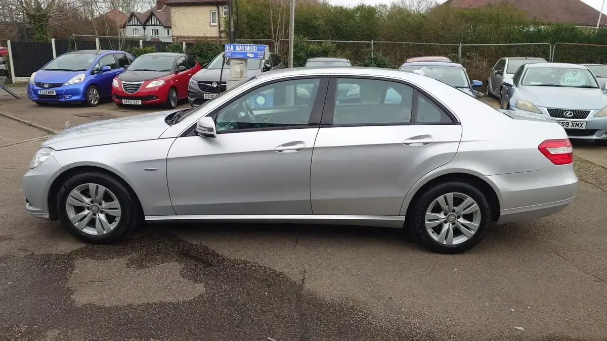 Used Mercedes E200 SE 2011 Silver Sedan