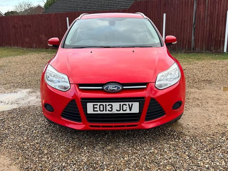 Used Ford Focus 115 HP (84 kW) 2013 Red Estate