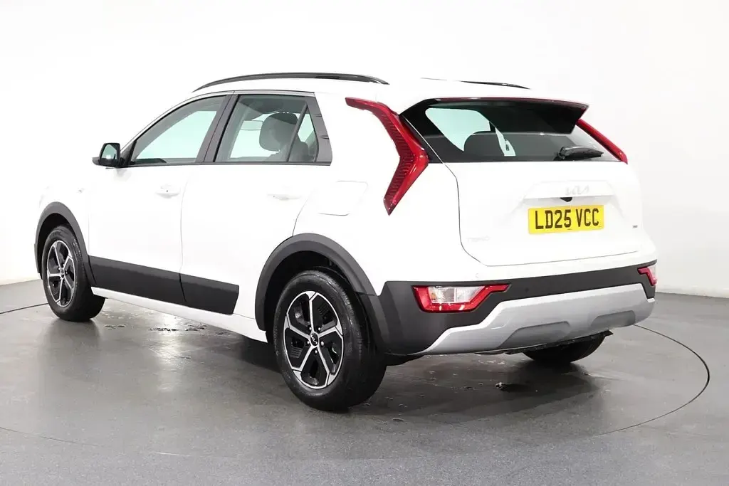 Used Kia Niro 2025 White SUV