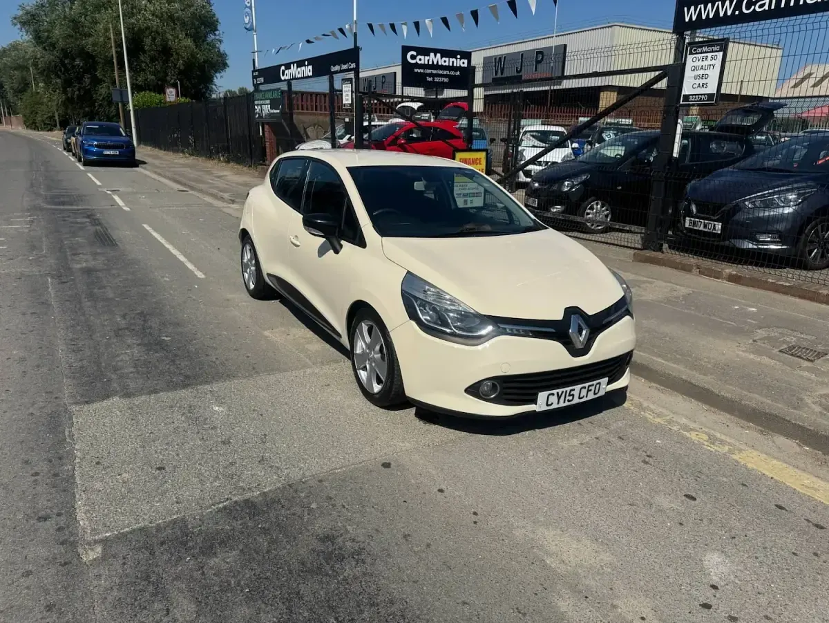 Used Renault Clio Dynamique 90 HP (66 kW) 2015 Cream Hatchback