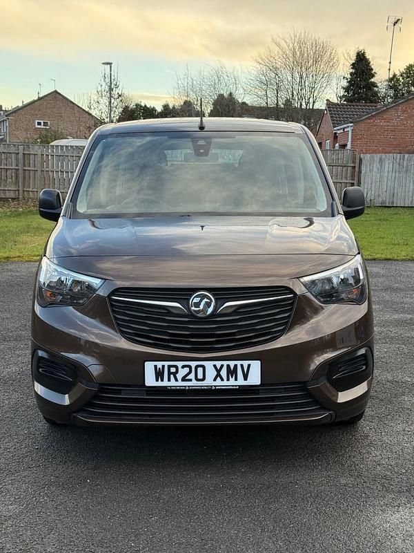 Used Vauxhall Combo Design Edition 110 HP (80 kW) 2020 Brown MPV