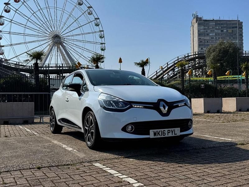 White Used 2016 Renault Clio IV Dynamique Hatchback | £4,395 (Good price) - Image 1/4
