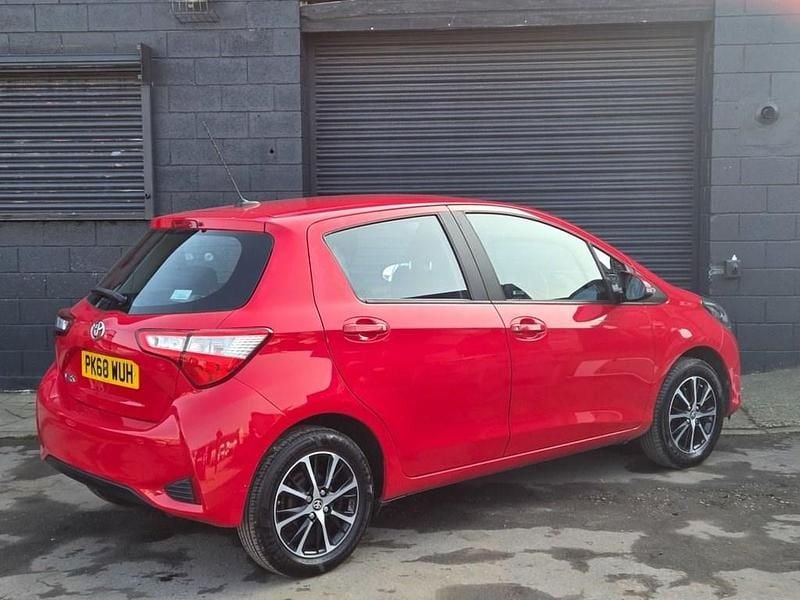 Used Toyota Yaris 111 HP (81 kW) 2018 Red Hatchback