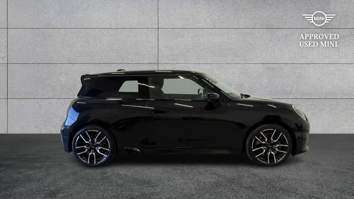 Used Mini Cooper SE Hatch 158 kW (215 HP) 2024 Black Hatchback