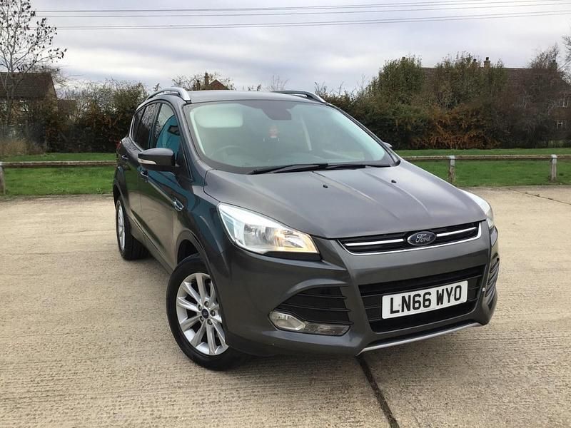Used Ford Kuga Titanium 150 HP (110 kW) 2016 Grey SUV