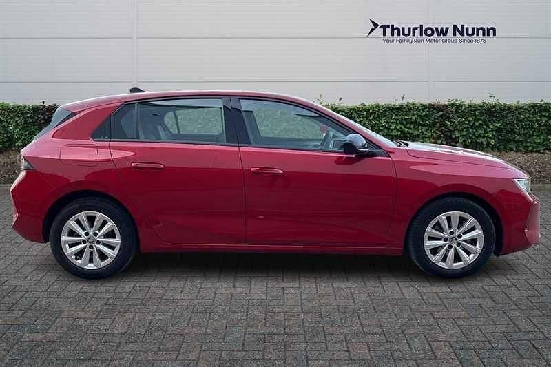 Used Vauxhall Astra Design Edition 110 HP (80 kW) 2022 Crimson red Hatchback
