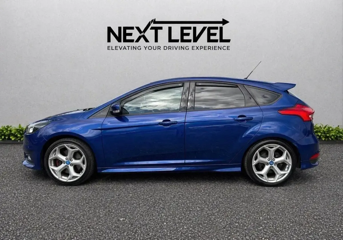 Begagnad Ford Focus ST 2016 Blå Halvkombi