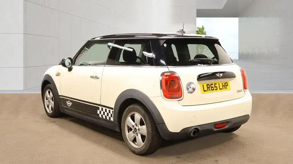 Used Mini Cooper Hatch 136 HP (100 kW) 2015 White Hatchback