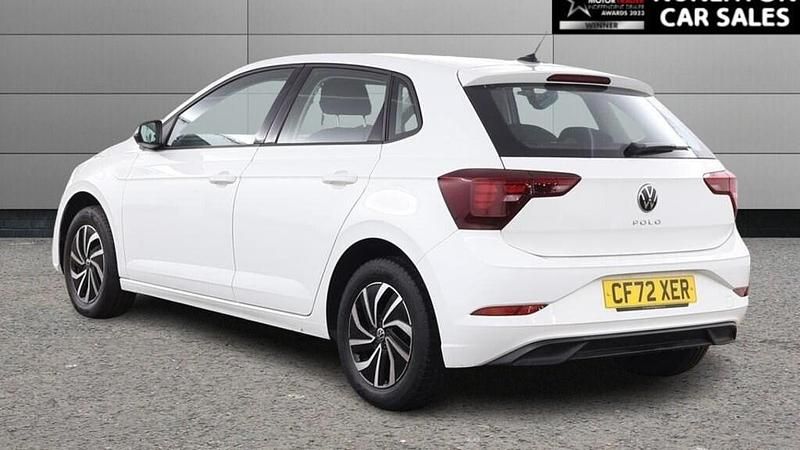 Begagnad VW Polo Life 95 HK (69 kW) 2023 Vit Halvkombi