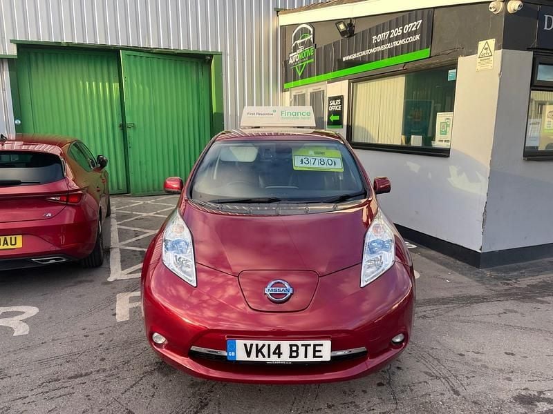 Used Nissan Leaf Tekna 80 kW (109 HP) 2014 Red Hatchback