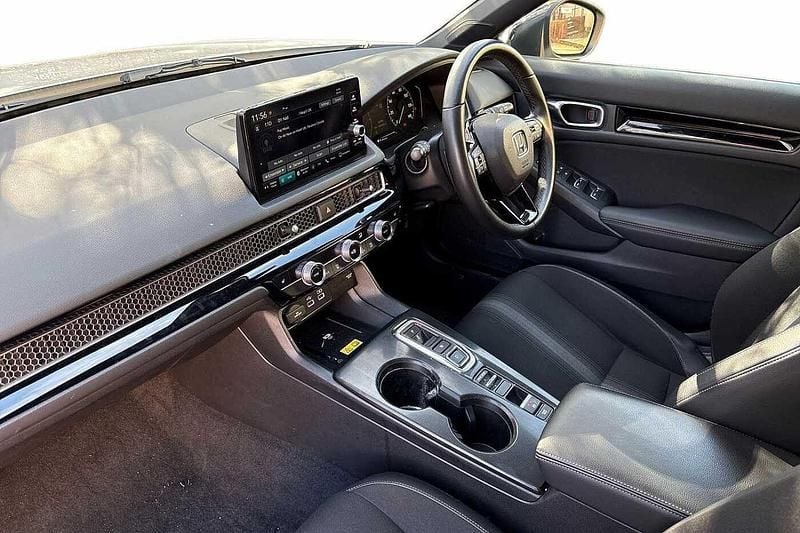 Used Honda Civic Sport 143 HP (105 kW) 2023 White Hatchback