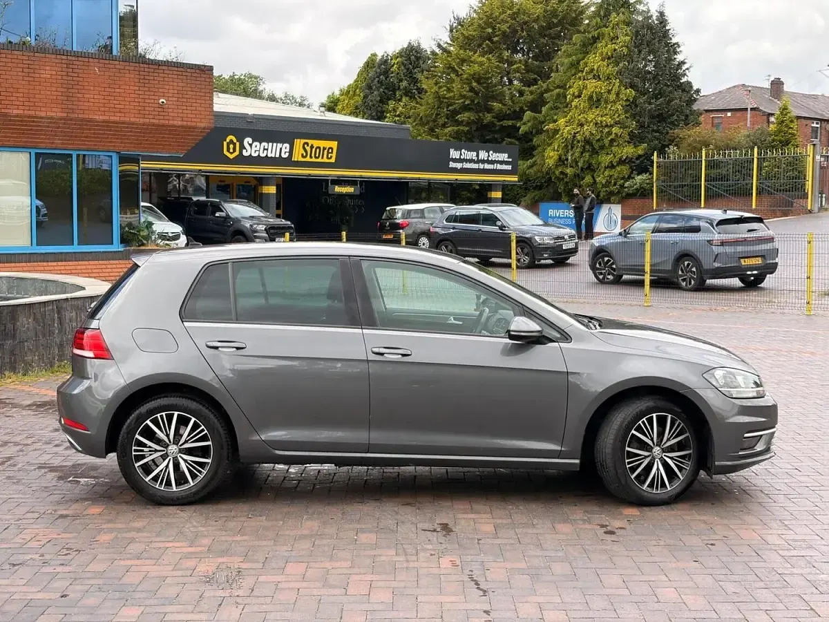 Used VW Golf VII SE 125 HP (91 kW) 2018 Grey Hatchback