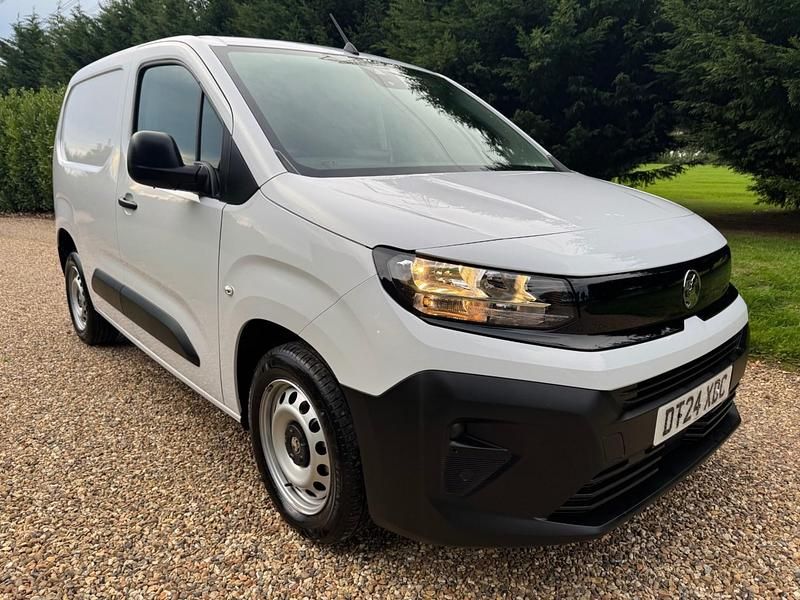 Used Vauxhall Combo 100 HP (73 kW) 2024 White MPV