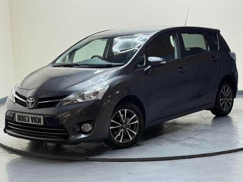 Used Toyota Verso 132 HP (97 kW) 2013 Grey MPV