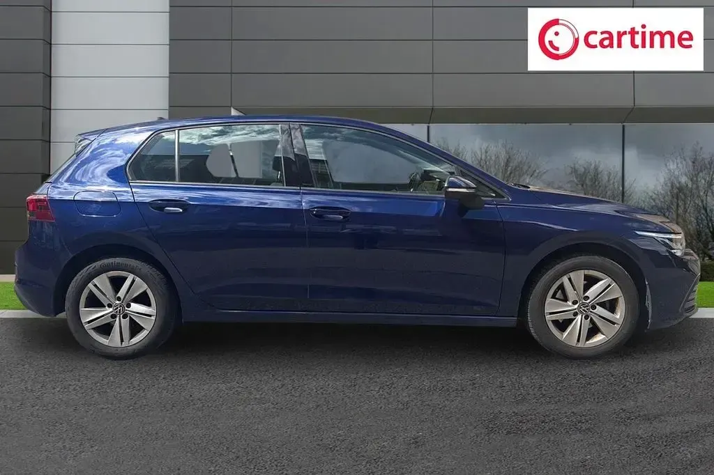 Used VW Golf VIII Life 150 HP (110 kW) 2023 Blue Hatchback
